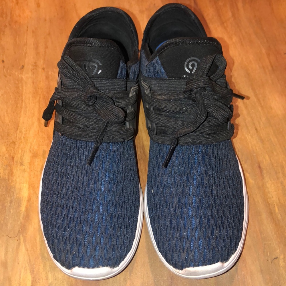 Athletic shoes